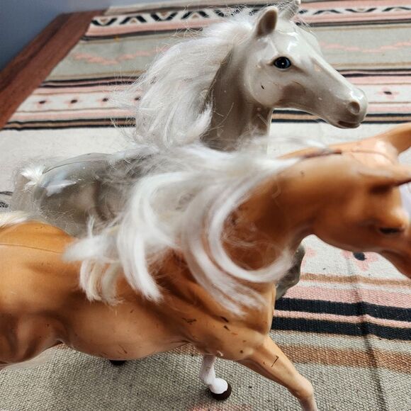 Vintage Horses Plastic Bundle Of 2 M.T.H.K 1990's - Picture 4 of 12